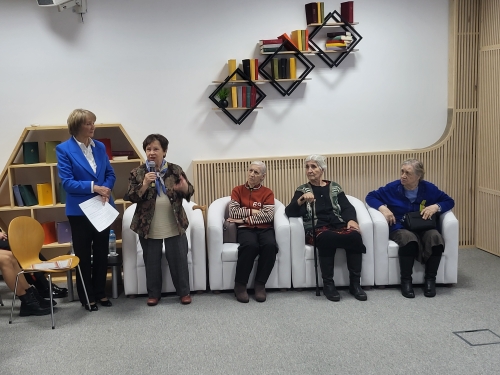 Выступление председателя Жюри и блокадники.jpg