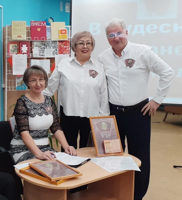 организаторы, ведущая.jpg